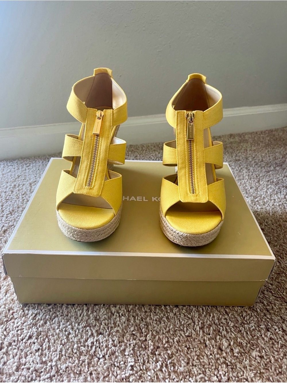 NWT Michael Kors Yellow Damita Wedge Sandals Size 8.5 - Picture 2 of 7